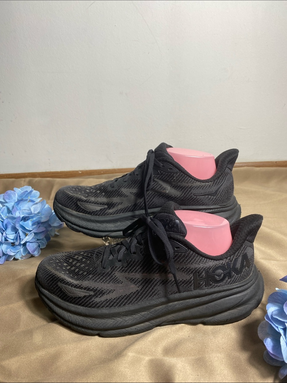 Hoka Women's Black Athletic Running Shoes Size:9